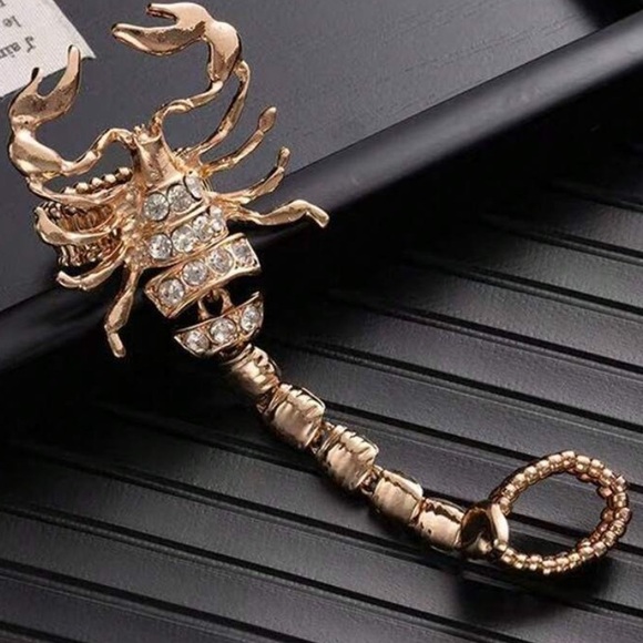 Gold Scorpion Ring - Picture 4 of 4